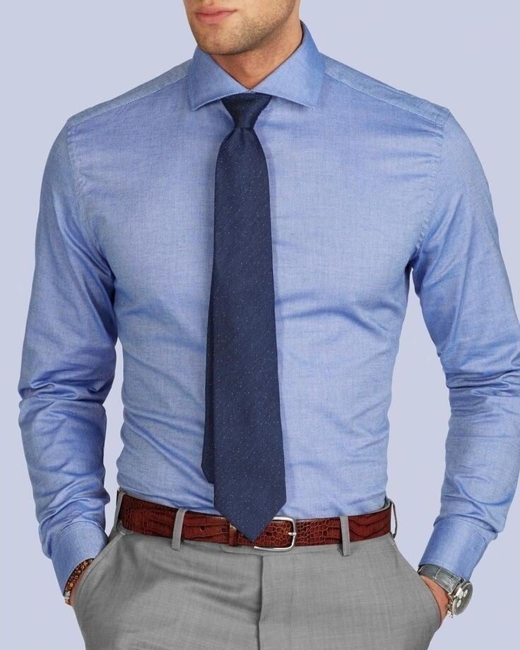 Tailor-made light blue shirt with navy tie